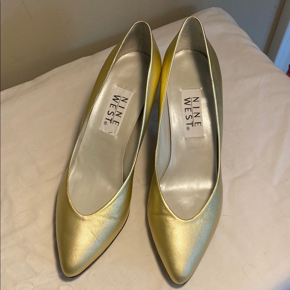 Nine West Gold Metallic Heels Elegant Pumps new never worn, from a clean home